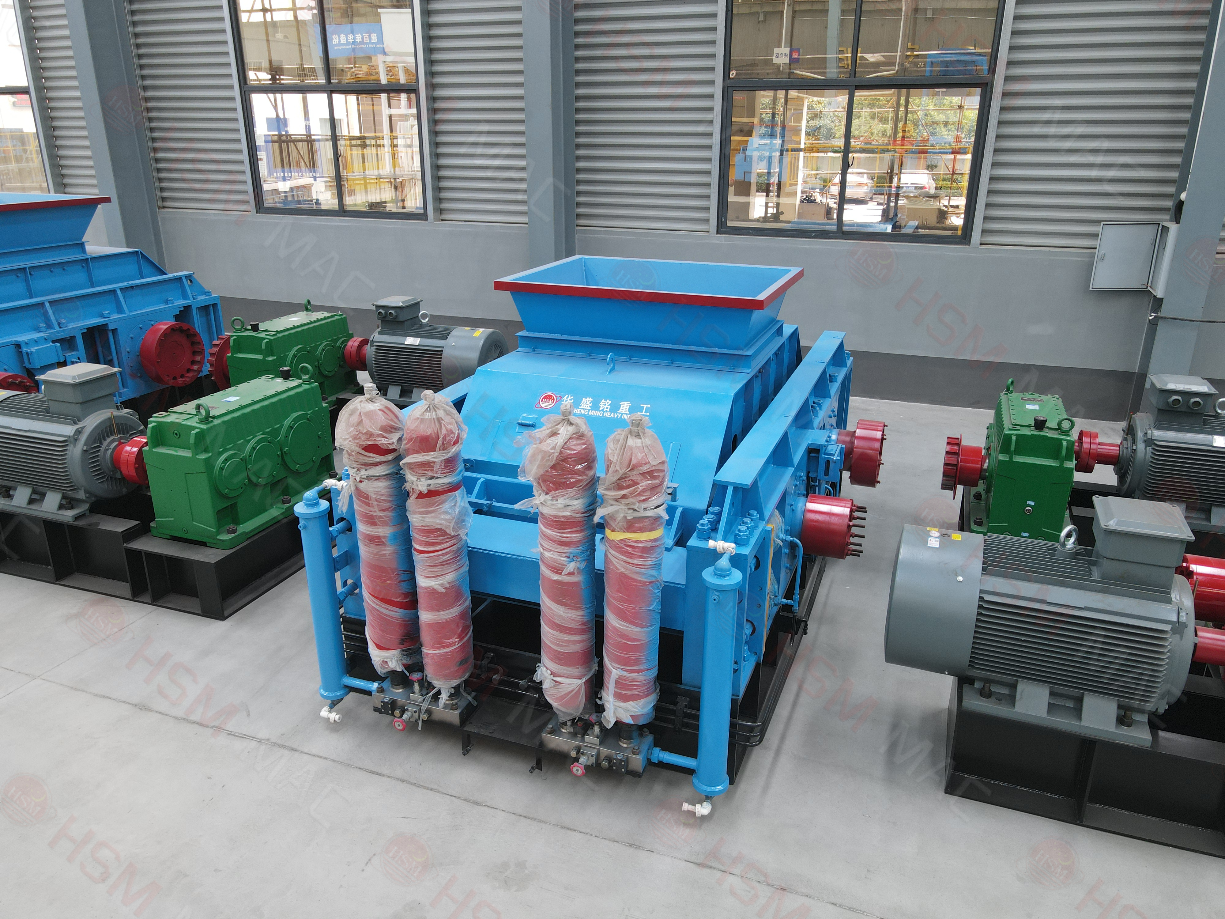 磚廠對(duì)輥破碎機(jī)