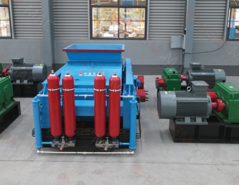 鋁土礦對輥破碎機(jī)