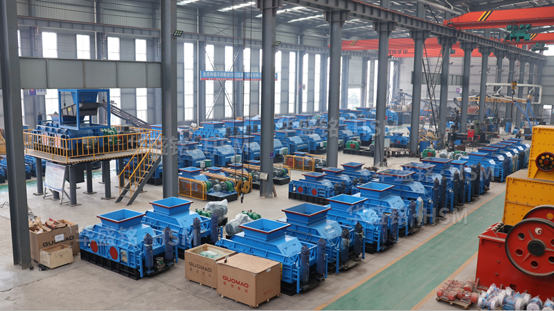 花崗巖液壓對輥破碎機(jī)多少錢?有沒有好的廠家推薦?